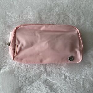 Lululemon Everywhere Belt Bag 1L - pink